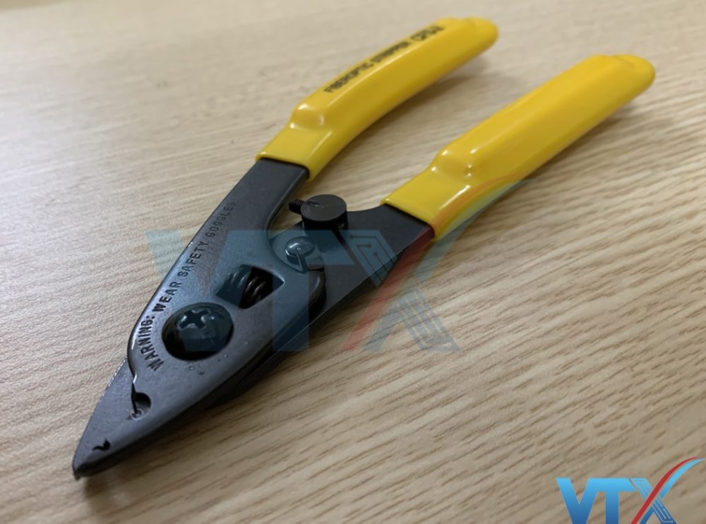 Kìm tuốt sợi cáp quang 2 lỗ Clauss CFS-2