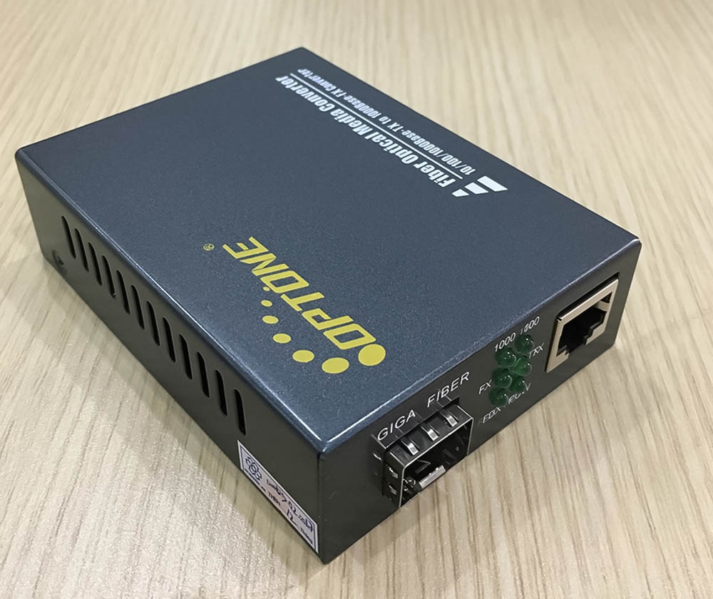 Bộ chuyển đổi quang điện OPT 2200A - Cắm Module SFP