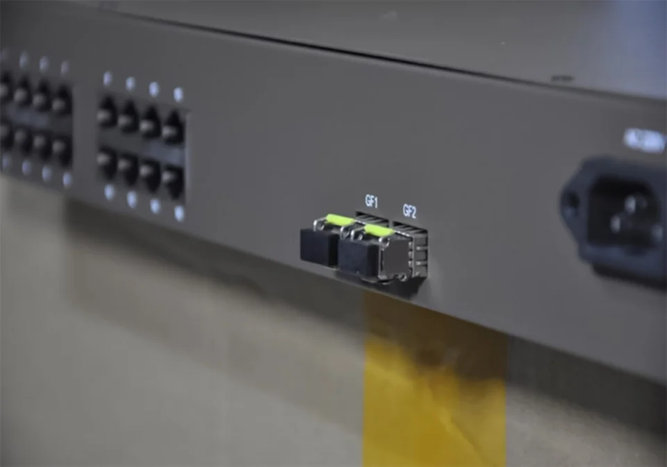 Converter quang 1 sợi + 16 cổng PoE HDTec tốc độ 1000M