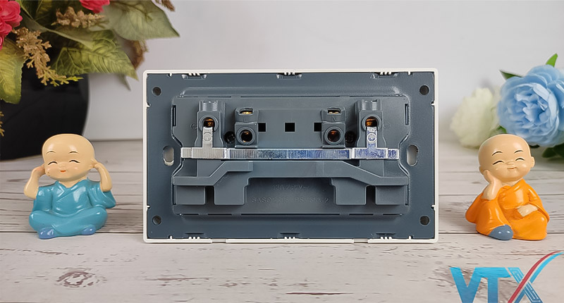 Ổ cắm điện chống giật có công tắc Tenko TK-TT-132