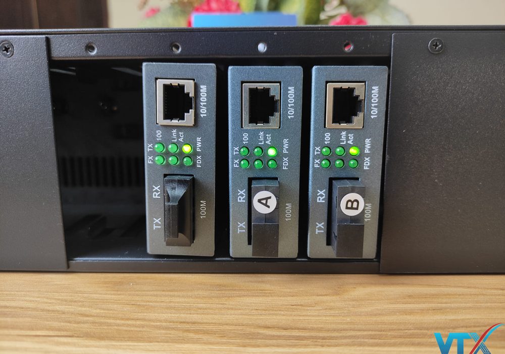Bộ khung nguồn tập trung converter quang 14 cổng Upcom