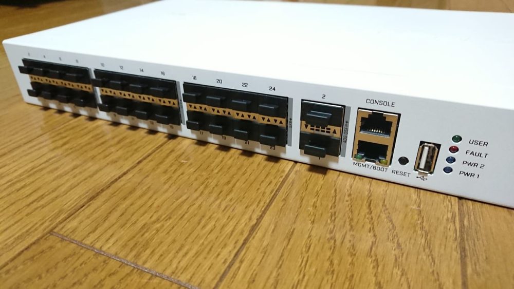 Switch chia mạng Mikrotik CRS326-24S+2Q+RM