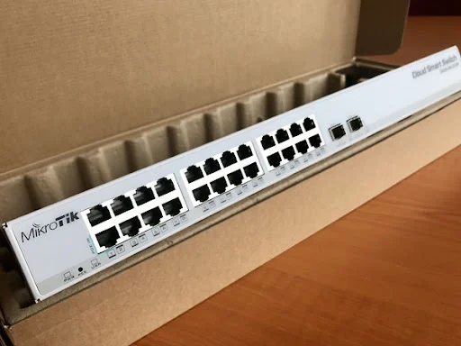 Switch chia mạng Mikrotik CSS326-24G-2S+RM