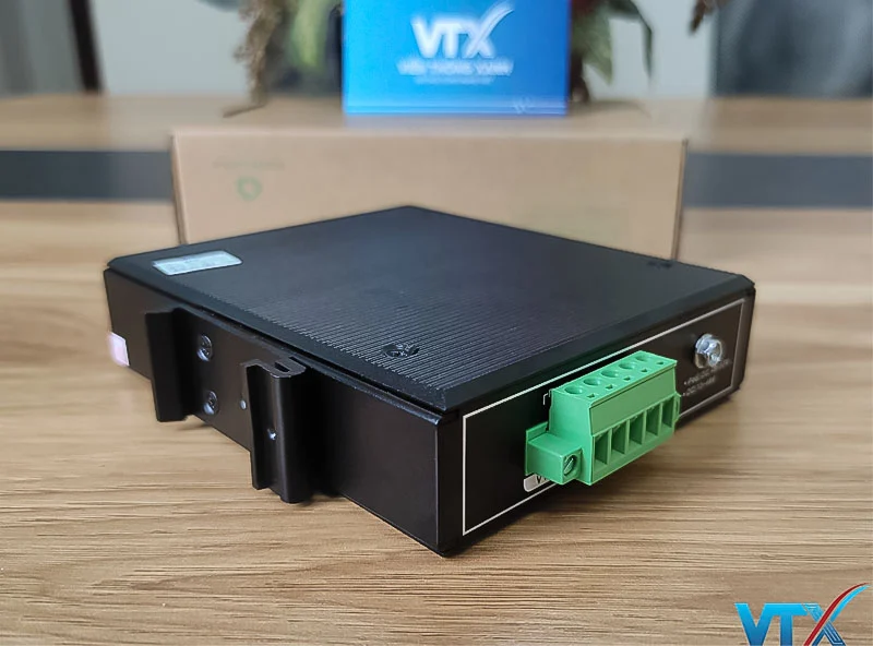 Switch PoE công nghiệp Upcom PIES206G-4P-2C_1