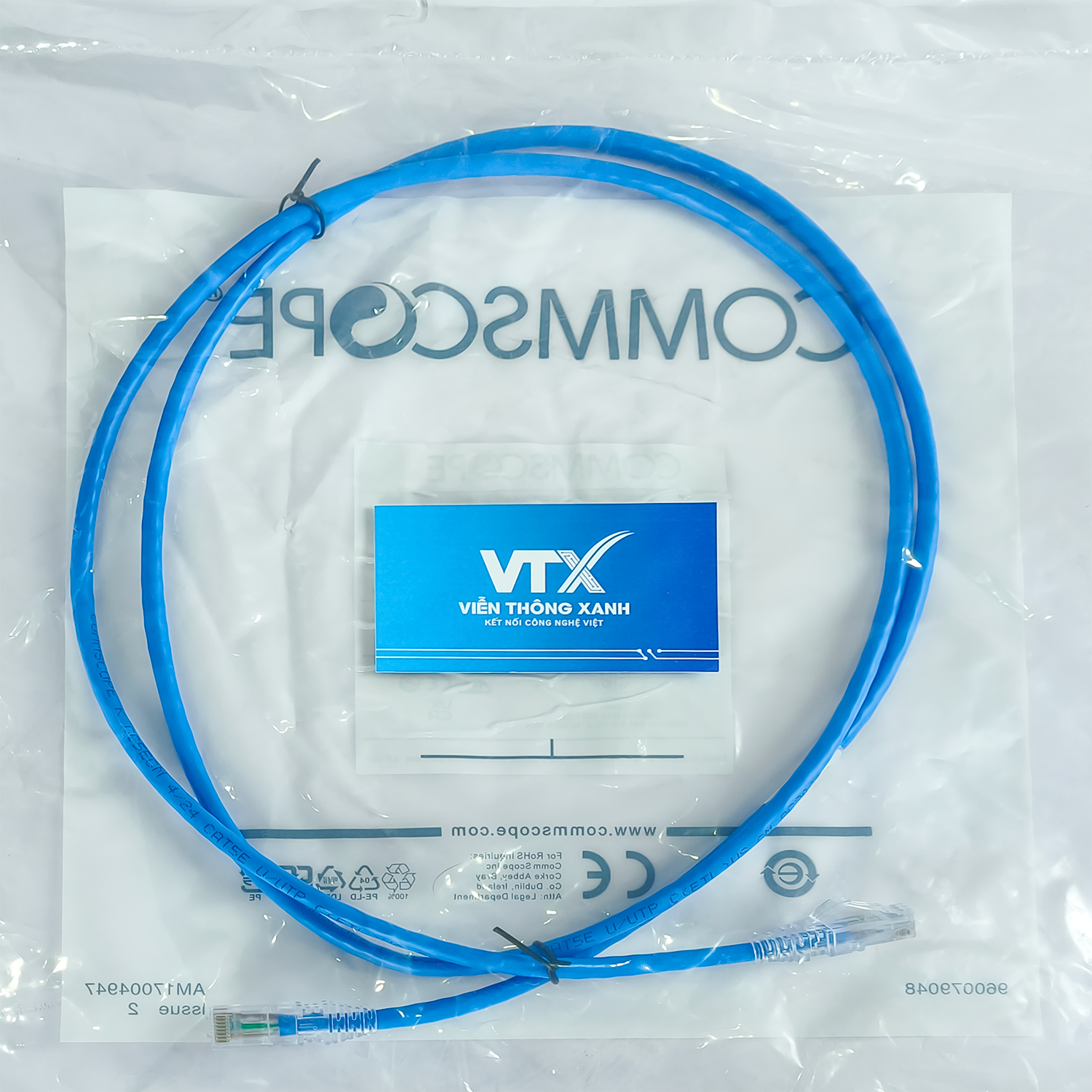 Dây nhảy cáp mạng UTP Cat5e 5ft - 1.5 m màu xanh CO155D2-OZF005 (1)