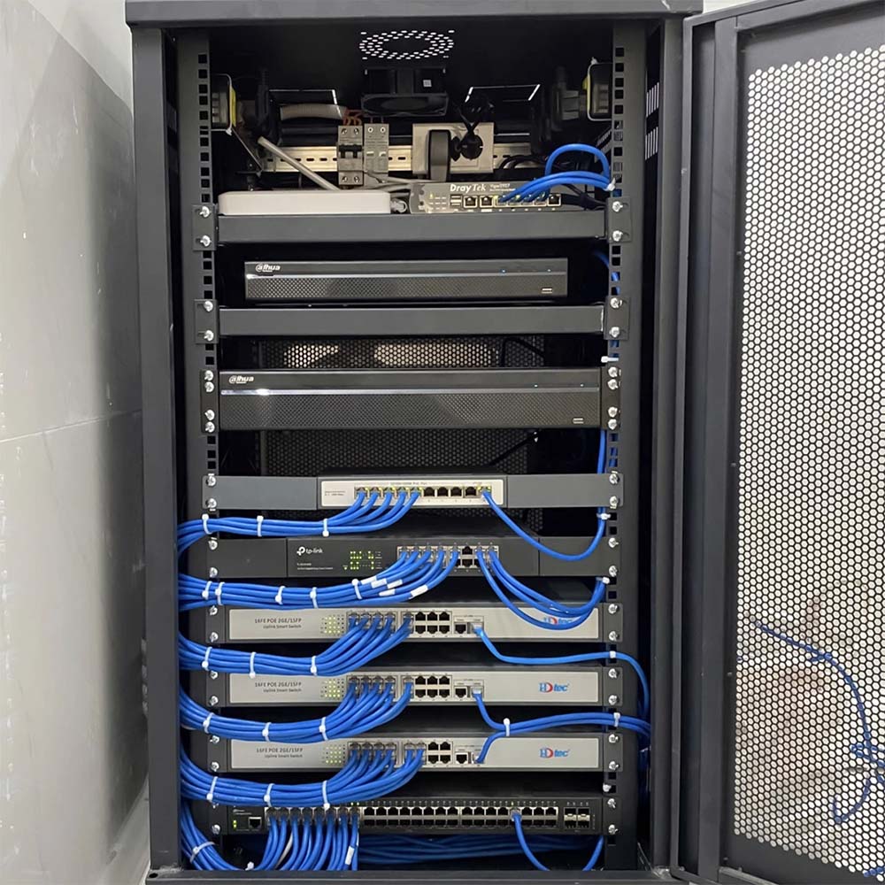 Fiber Network Switch 18 cổng RJ45 1G +2 Slot SFP 1.25G