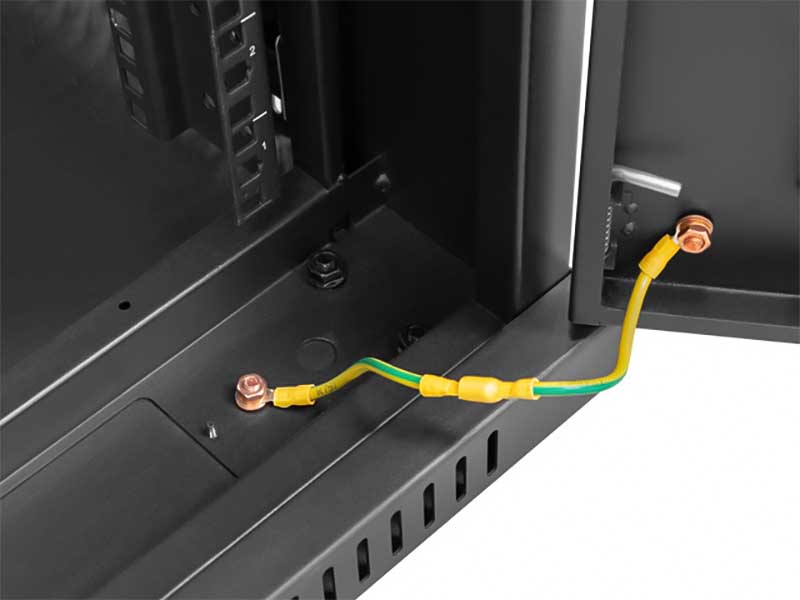 Tủ rack được trang bị dây tiếp địa