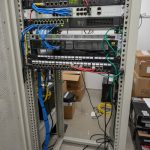 Patch panel ANCOMTECK 16 cổng ACT-16S1U được lắp đặt trong hệ thống tủ mạng