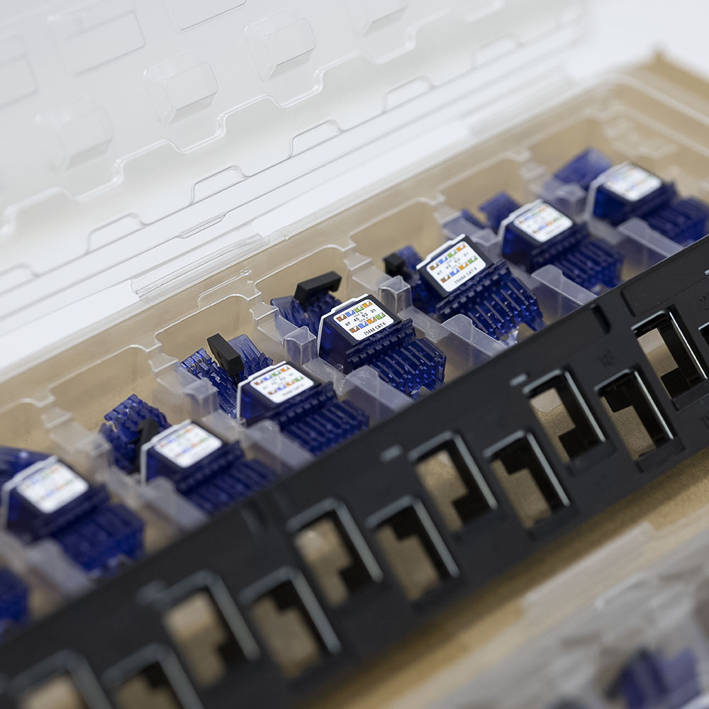 ảnh thực tế patch panel cat6 R&M 795456............