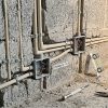 Ảnh thực tế Ống nhựa cứng luồn dây điện Sino VL9020M 750N đã được lắp đặt đi âm tường