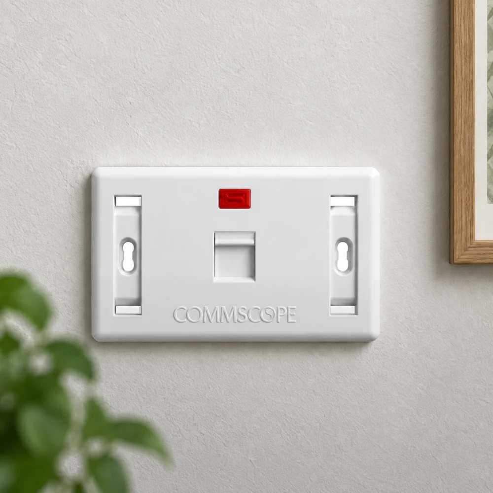 Mặt Ổ Cắm Mạng Commscope Phiên Bản Có Nắp Che 1 Cổng (ảnh thực tế sản phẩm)