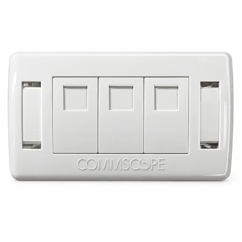 Mặt Ổ Cắm Mạng Commscope Phiên Bản Có Nắp Che 3 Cổng (2-1427030-3)