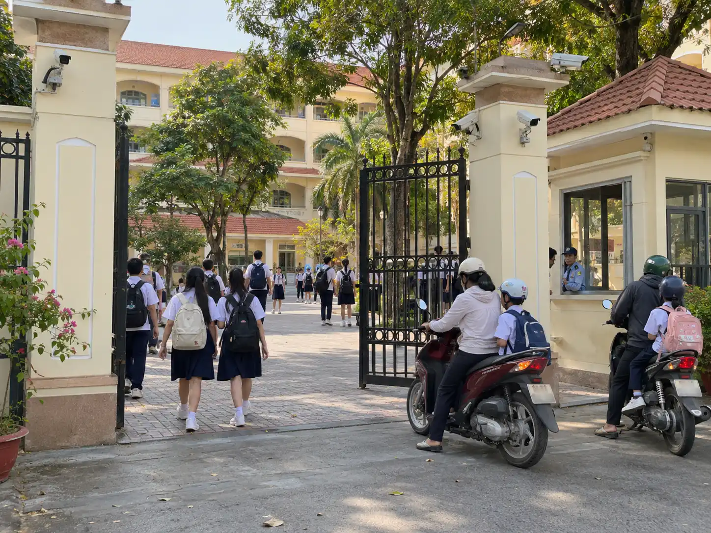 Thiết kế hệ thống camera cho trường học tại cổng ra vào